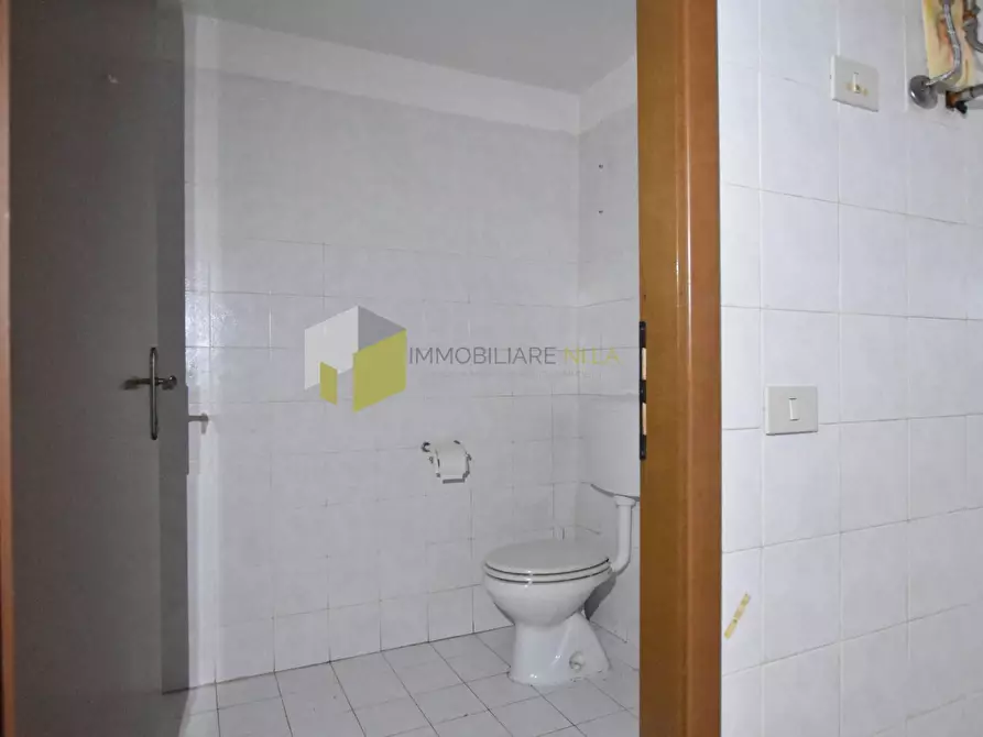 Immagine 20 di Locale commerciale in vendita  a Pisa