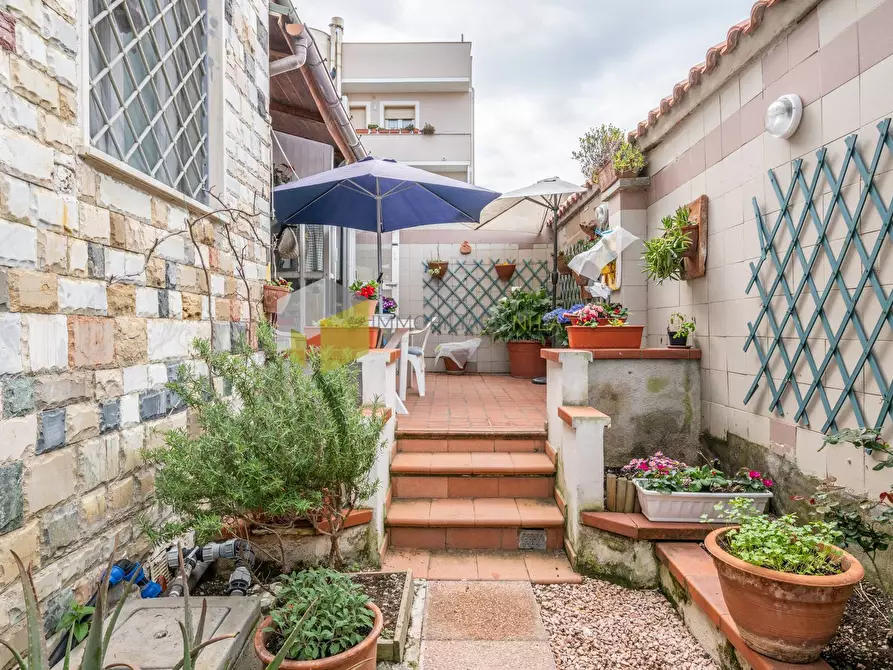 Immagine 40 di Casa indipendente in vendita  a Pisa