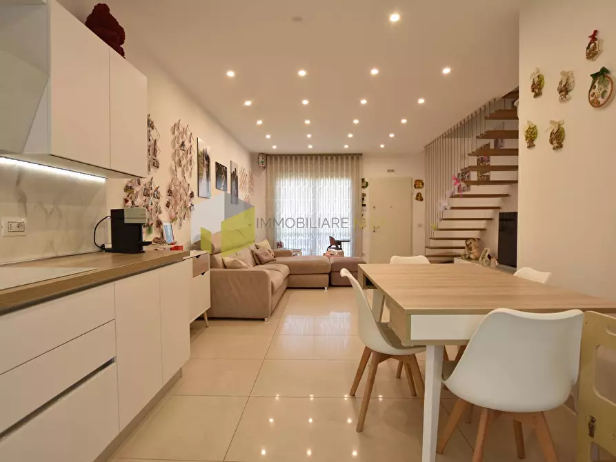 Immagine 12 di Villetta a schiera in vendita  a Vecchiano