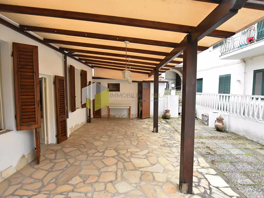 Immagine 2 di Casa indipendente in vendita  a Viareggio