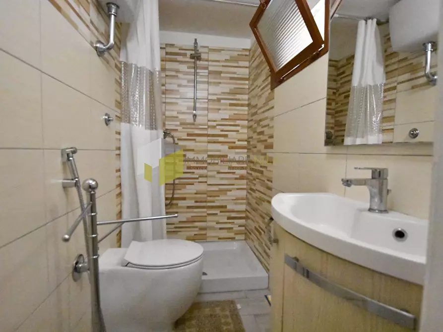 Immagine 21 di Casa indipendente in vendita  a Viareggio