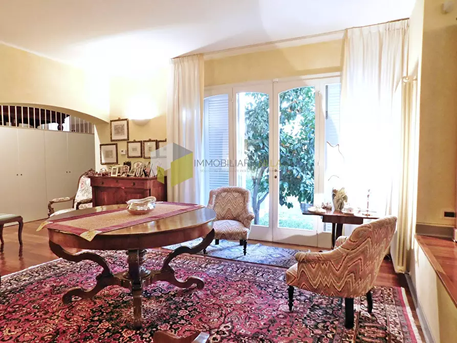 Immagine 2 di Villa in vendita  a San Giuliano Terme