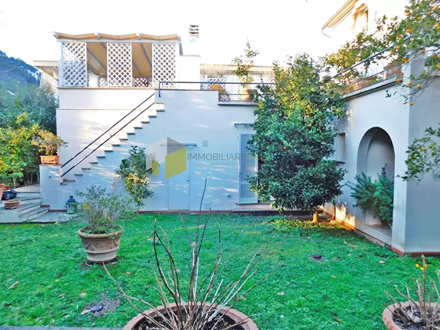 Immagine 12 di Villa in vendita  a San Giuliano Terme