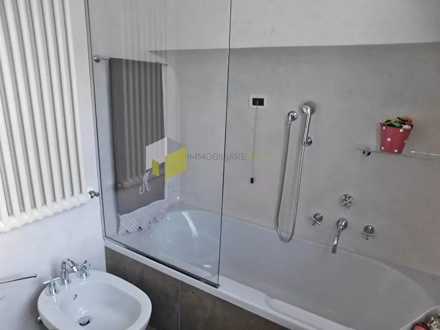 Immagine 23 di Villa in vendita  a San Giuliano Terme