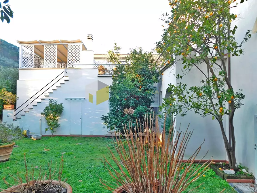 Immagine 27 di Villa in vendita  a San Giuliano Terme