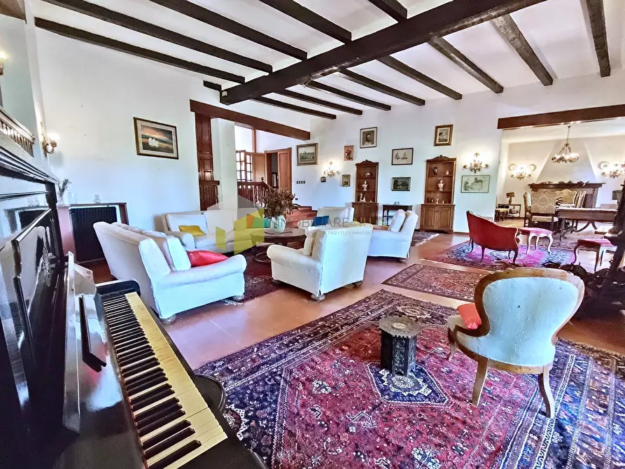 Immagine 2 di Villa in vendita  a Pisa