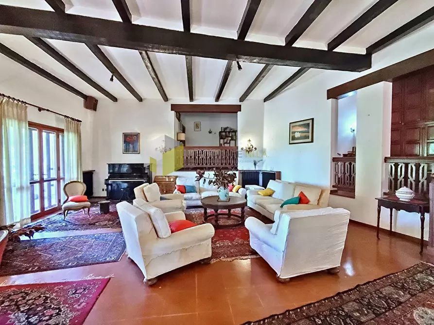 Immagine 3 di Villa in vendita  a Pisa