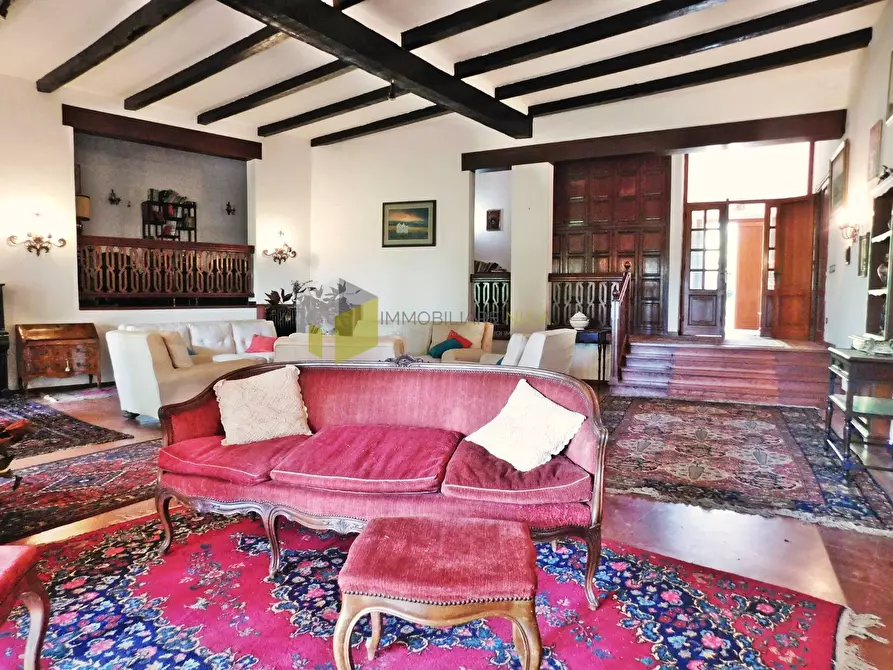 Immagine 4 di Villa in vendita  a Pisa