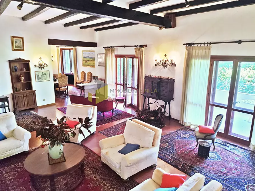 Immagine 6 di Villa in vendita  a Pisa