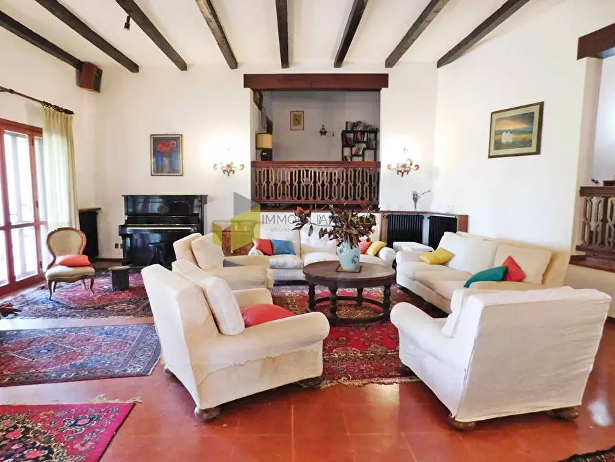 Immagine 11 di Villa in vendita  a Pisa