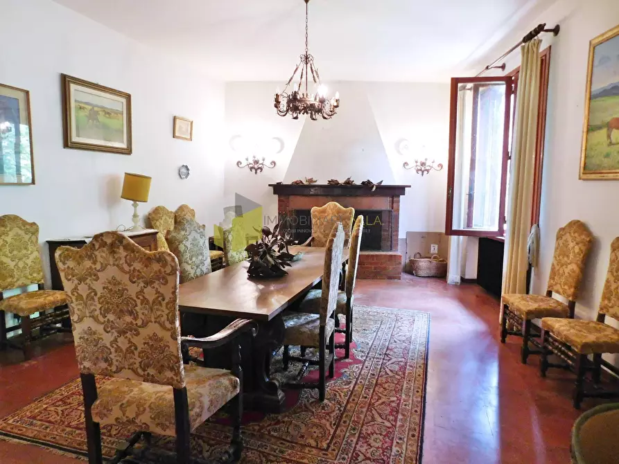 Immagine 12 di Villa in vendita  a Pisa