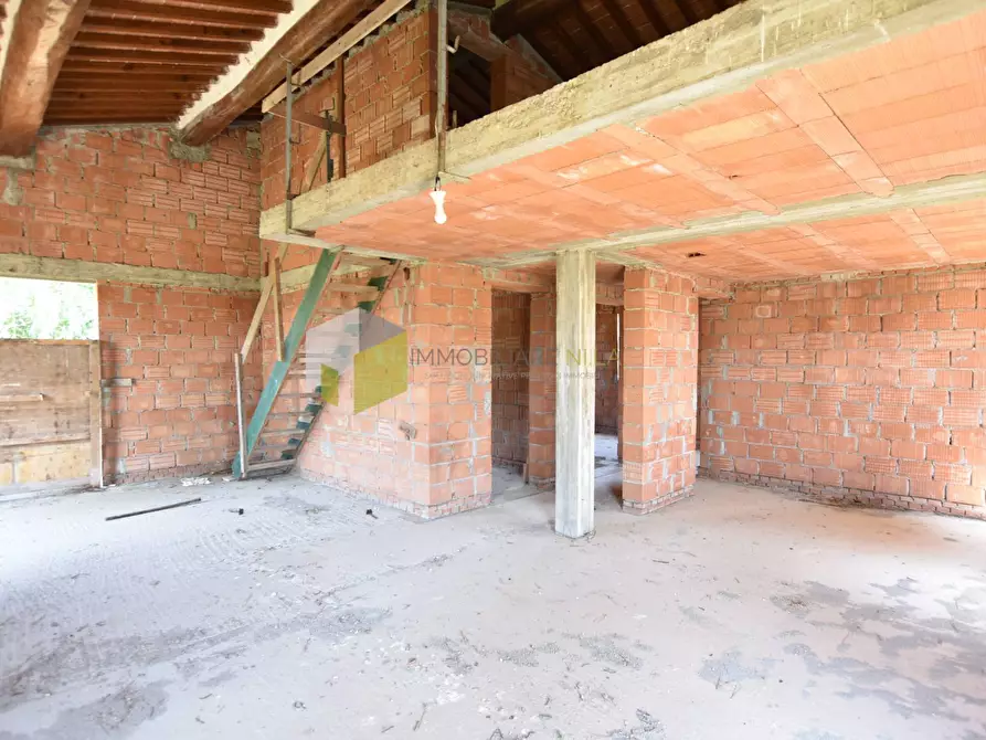 Immagine 1 di Villa in vendita  a San Giuliano Terme