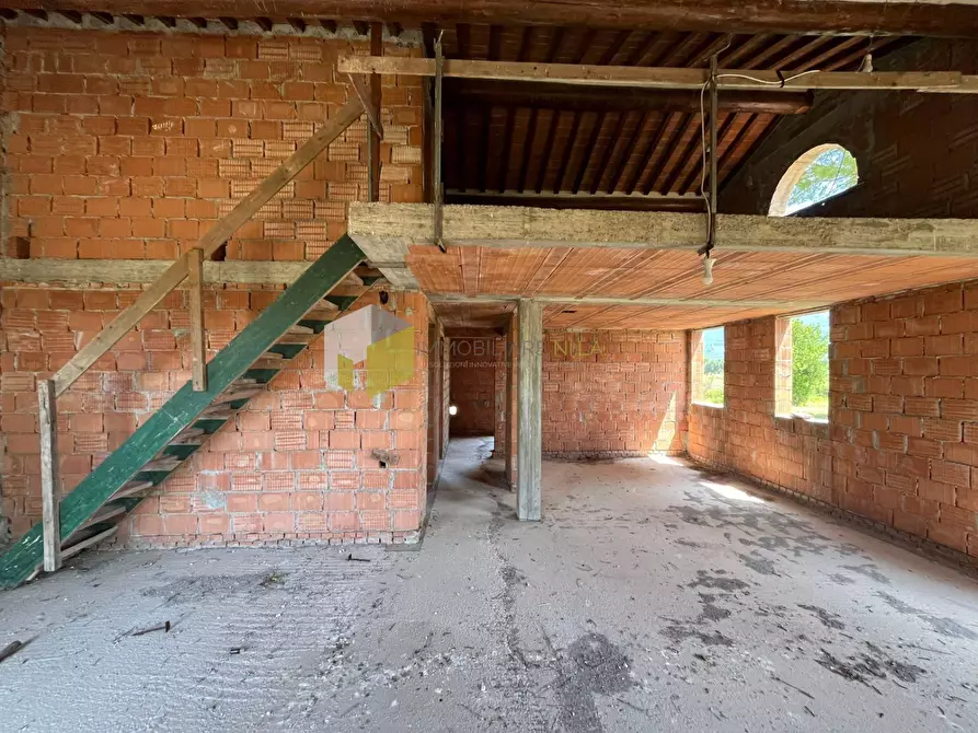 Immagine 3 di Villa in vendita  a San Giuliano Terme