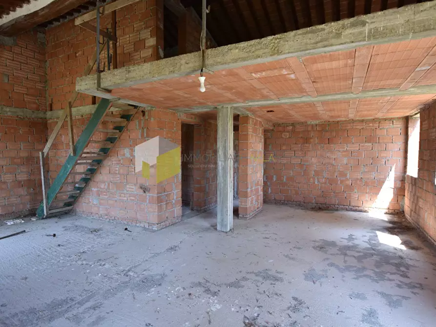 Immagine 8 di Villa in vendita  a San Giuliano Terme