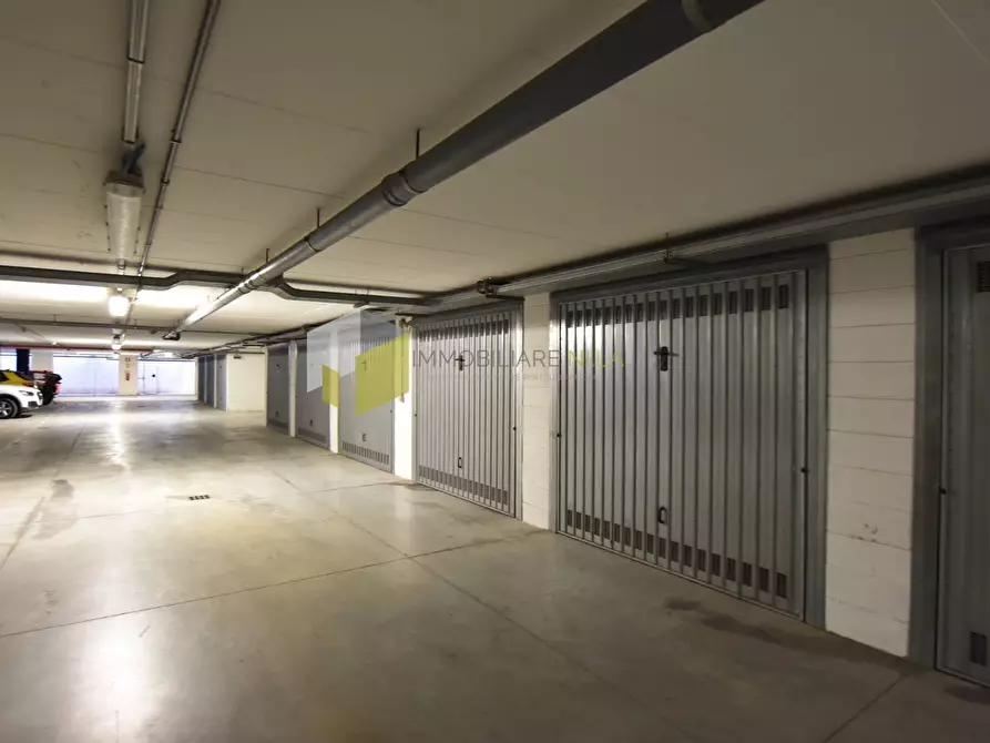 Immagine 10 di Garage in affitto  a Pisa