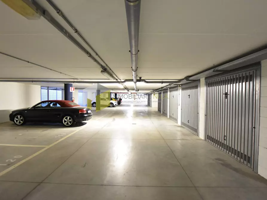 Immagine 11 di Garage in affitto  a Pisa