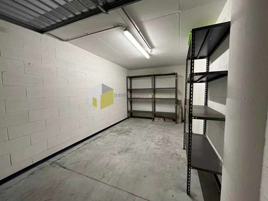 Immagine 16 di Garage in affitto  a Pisa