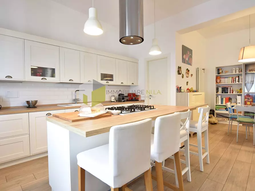 Immagine 11 di Casa semindipendente in vendita  a Cascina