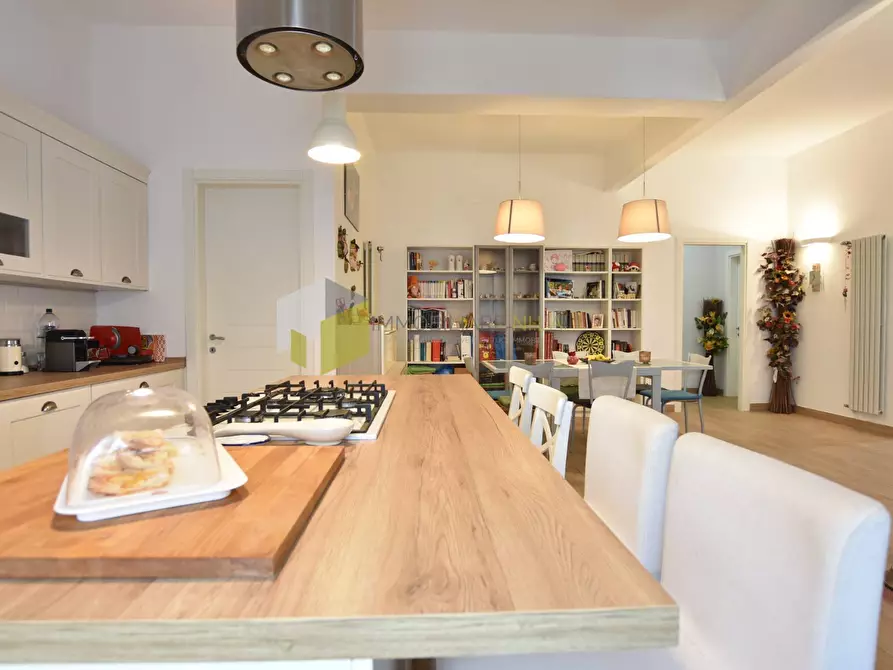 Immagine 12 di Casa semindipendente in vendita  a Cascina