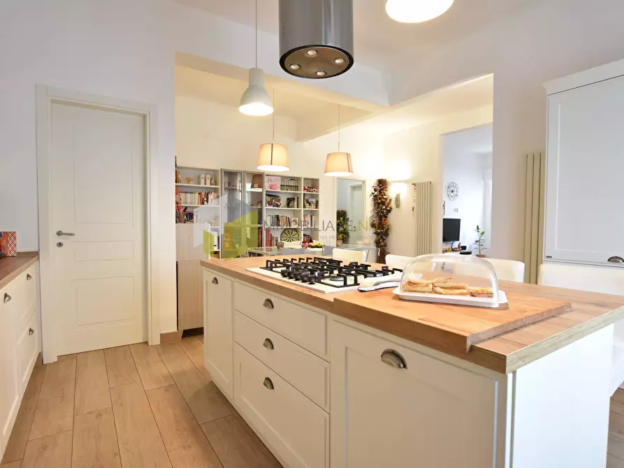 Immagine 13 di Casa semindipendente in vendita  a Cascina