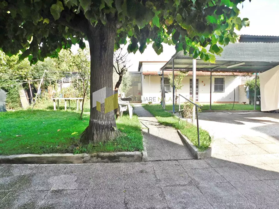 Immagine 21 di Villa in vendita  a Pisa