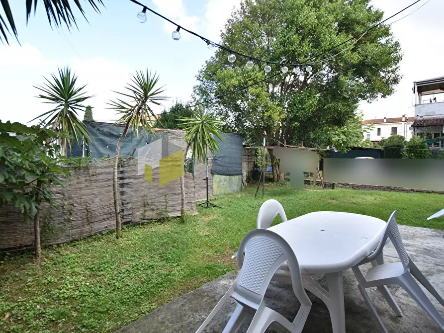 Immagine 2 di Villa in vendita  a Pisa