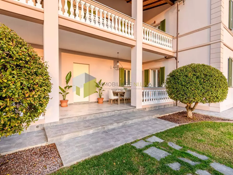 Immagine 3 di Villa in vendita  a Vecchiano