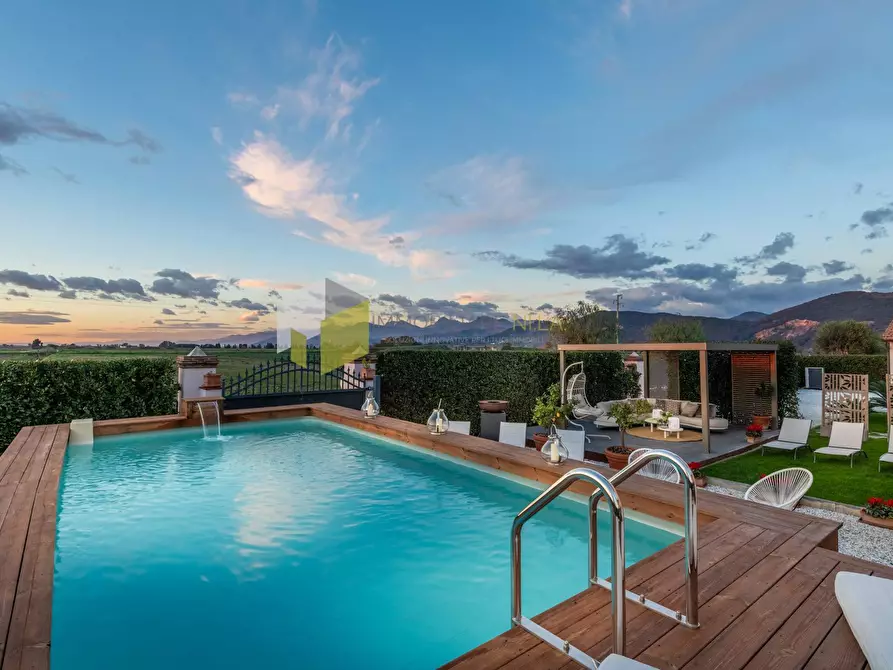 Immagine 5 di Villa in vendita  a Vecchiano