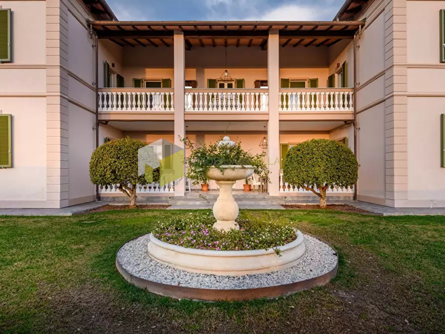 Immagine 7 di Villa in vendita  a Vecchiano