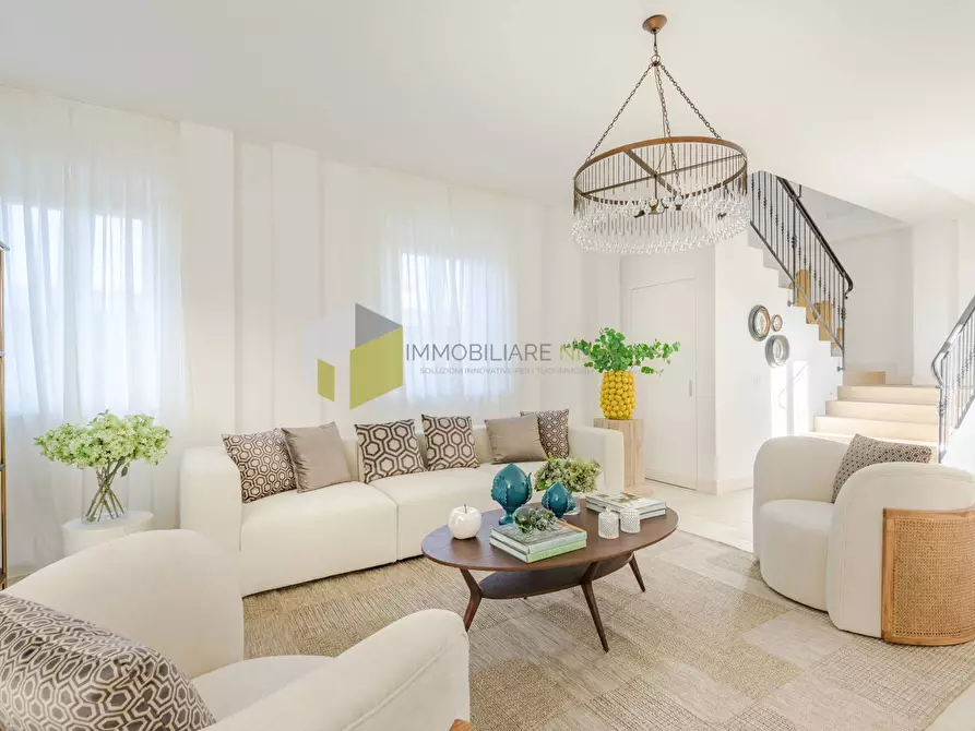 Immagine 8 di Villa in vendita  a Vecchiano