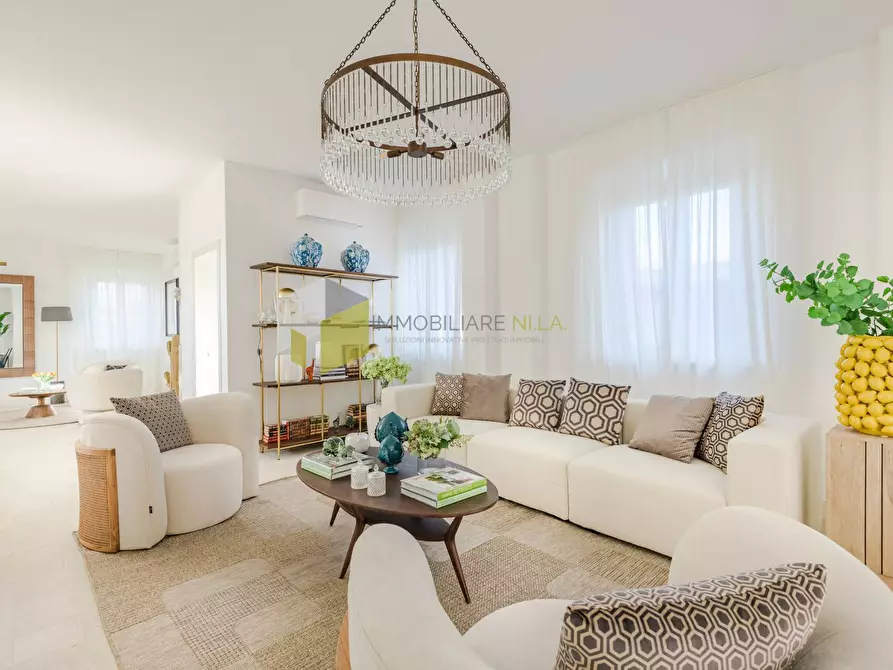 Immagine 9 di Villa in vendita  a Vecchiano