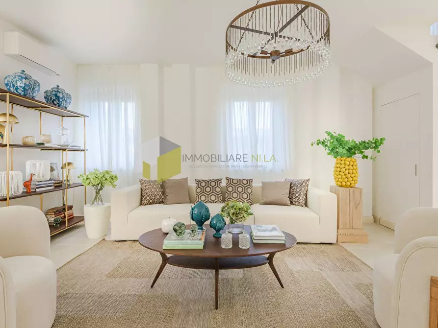 Immagine 12 di Villa in vendita  a Vecchiano