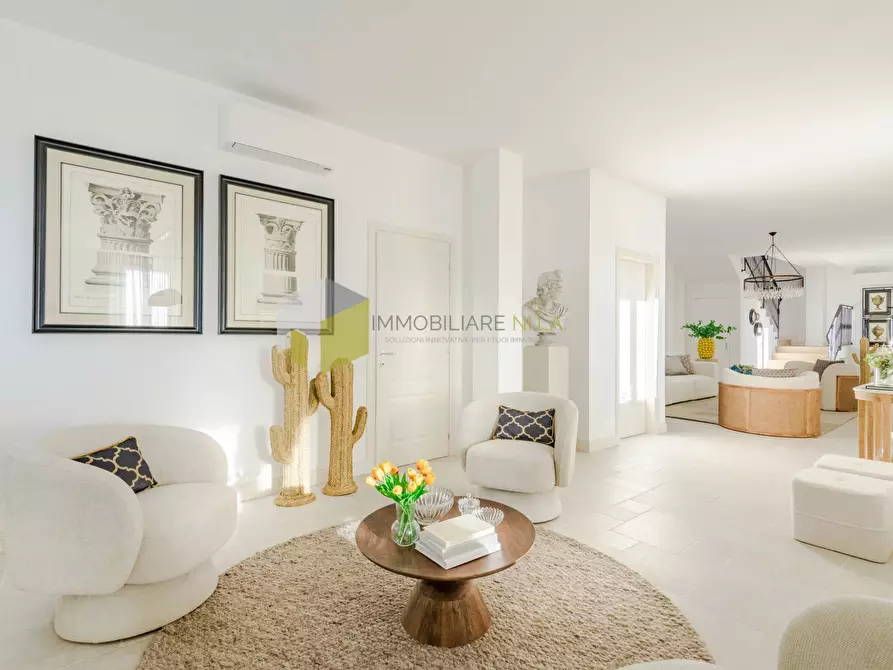 Immagine 13 di Villa in vendita  a Vecchiano