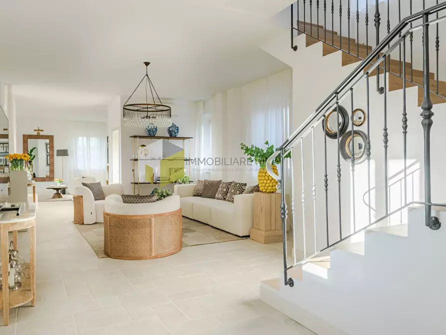 Immagine 14 di Villa in vendita  a Vecchiano