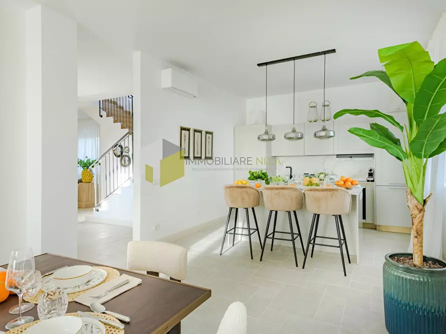 Immagine 15 di Villa in vendita  a Vecchiano