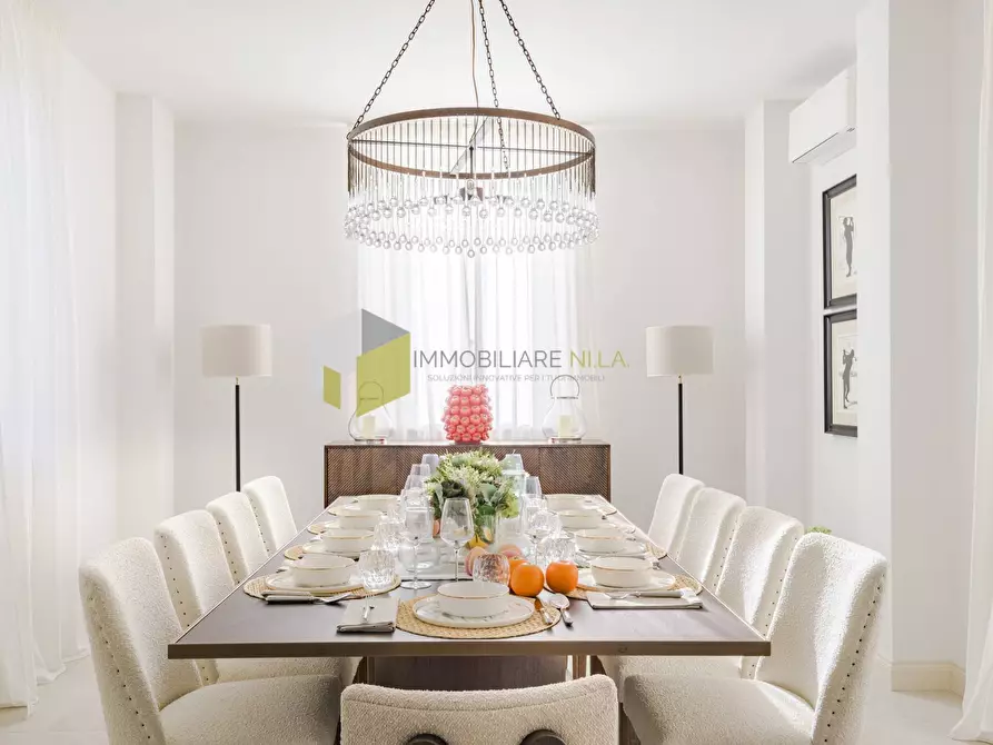 Immagine 19 di Villa in vendita  a Vecchiano