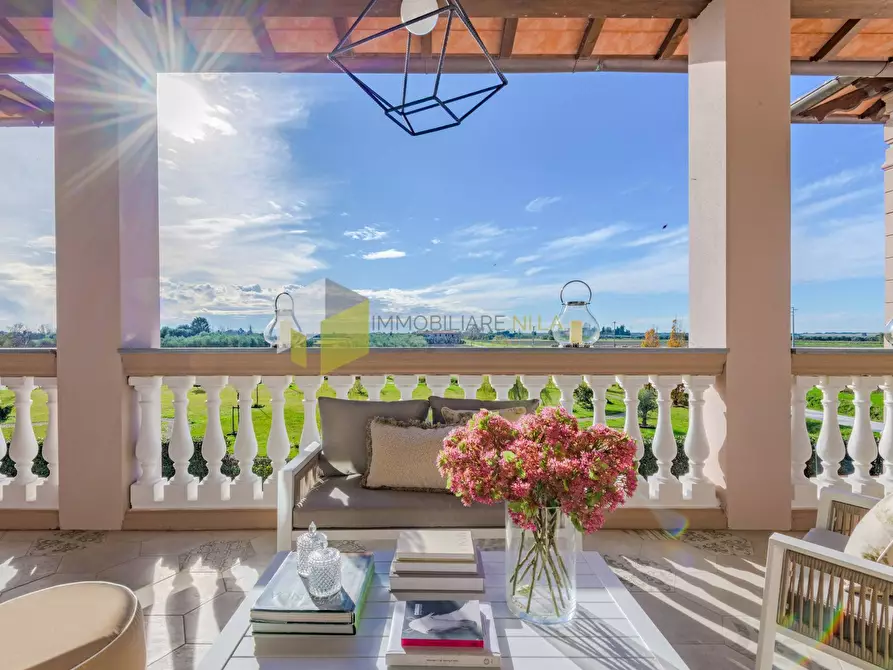 Immagine 21 di Villa in vendita  a Vecchiano