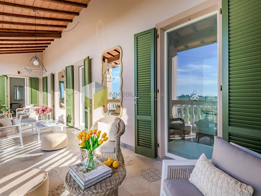 Immagine 22 di Villa in vendita  a Vecchiano