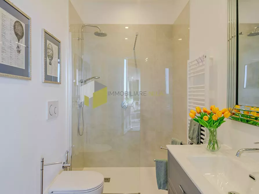 Immagine 30 di Villa in vendita  a Vecchiano