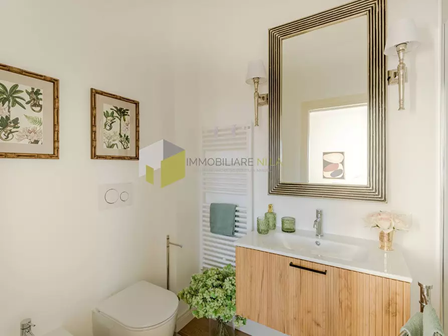 Immagine 31 di Villa in vendita  a Vecchiano