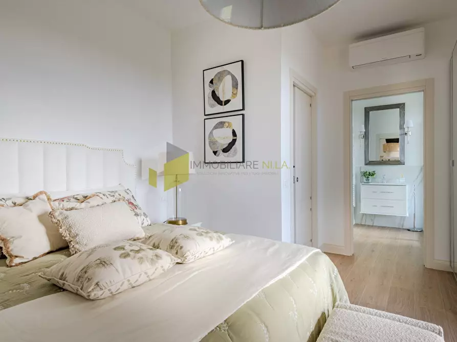 Immagine 27 di Villa in vendita  a Vecchiano