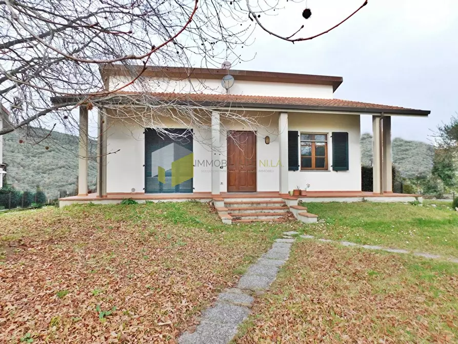 Immagine 1 di Villa in vendita  a Vecchiano