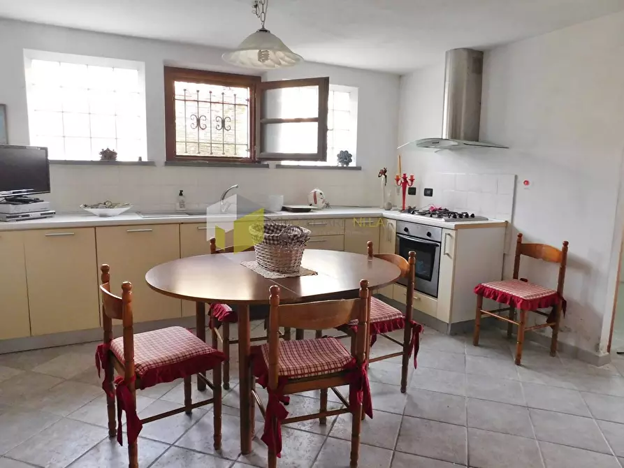 Immagine 13 di Villa in vendita  a Vecchiano