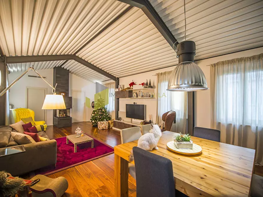 Immagine 36 di Villa in vendita  a Vecchiano