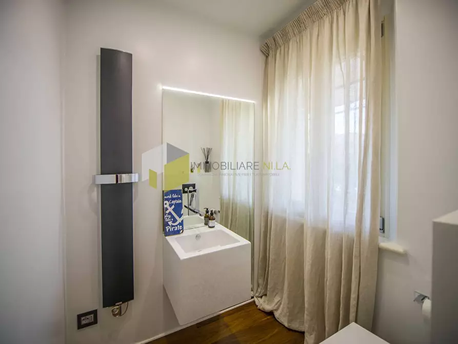 Immagine 40 di Villa in vendita  a Vecchiano