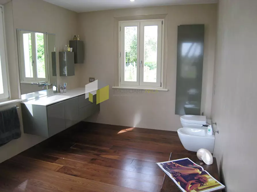 Immagine 41 di Villa in vendita  a Vecchiano