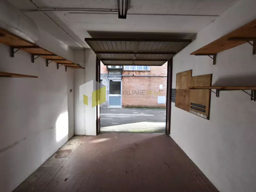Immagine 6 di Garage in vendita  a Pisa