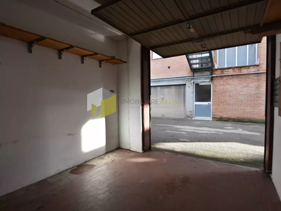Immagine 10 di Garage in vendita  a Pisa