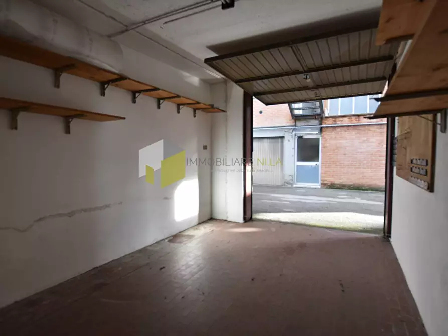 Immagine 19 di Garage in vendita  a Pisa