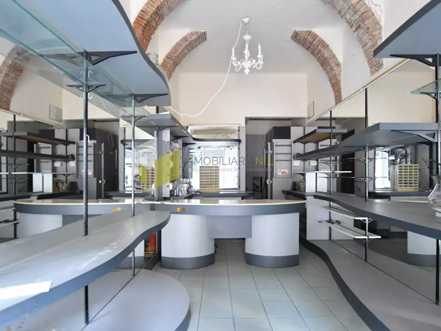 Immagine 1 di Locale commerciale in affitto  a Pisa